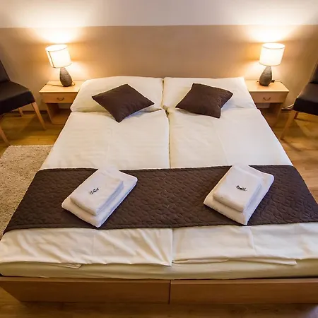 Fit - Contactless Check In 3*